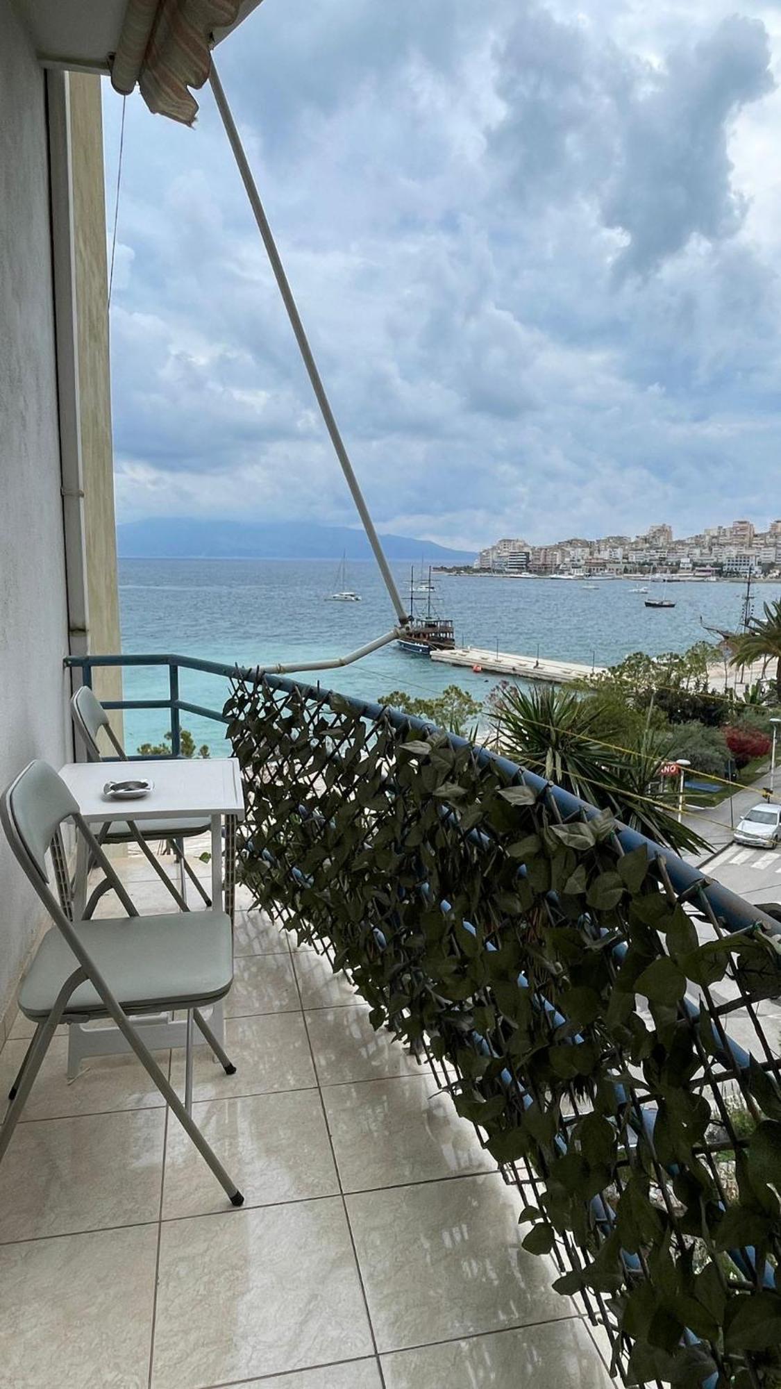Sea Breeze Apartment Sarandë Buitenkant foto