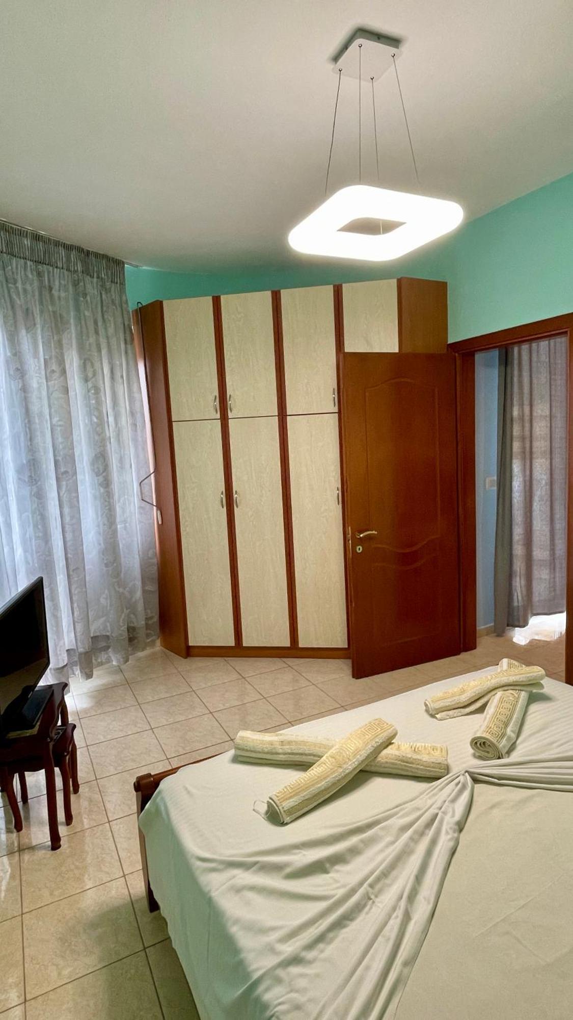 Sea Breeze Apartment Sarandë Buitenkant foto