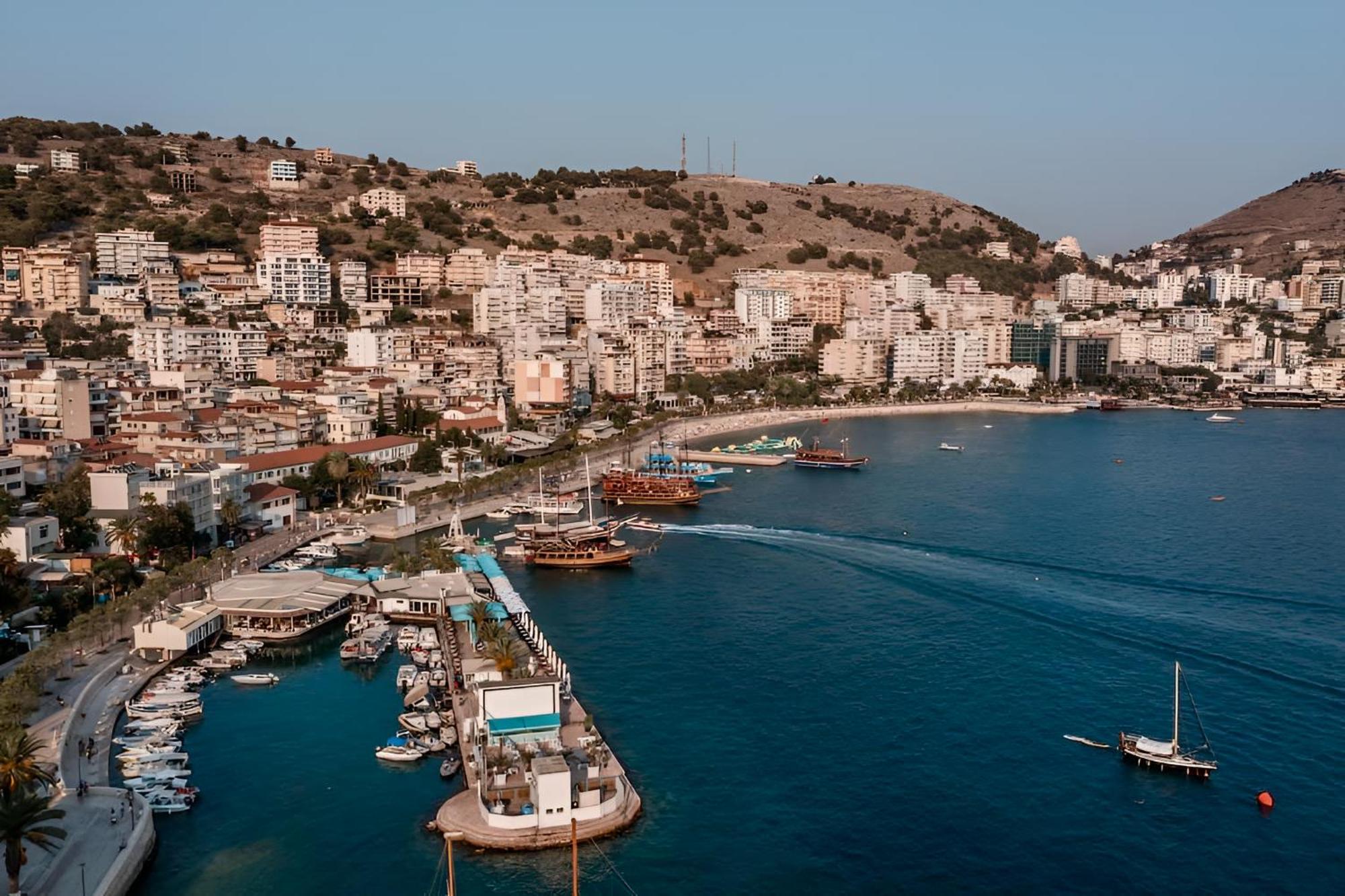 Sea Breeze Apartment Sarandë Buitenkant foto